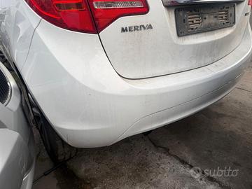Paraurti posteriore Opel Meriva B anno 2010