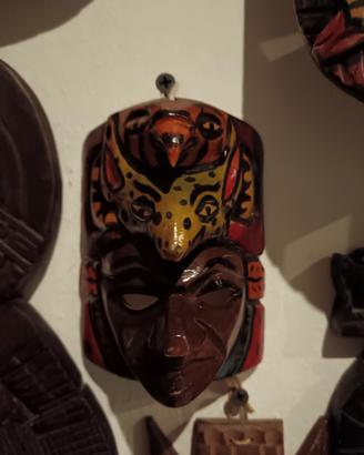 maschere in legno decorativo 