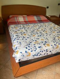 Letto matrimoniale e cassettiera