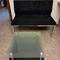 Divanetto due posti e tavolino portariviste