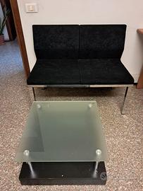 Divanetto due posti e tavolino portariviste