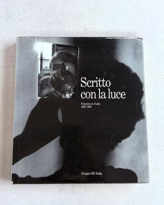 Scritto  con la luce