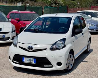 Toyota Aygo 1.0 VVT-i 69 CV 5 porte x-play MMT