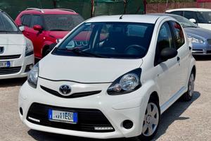 Toyota Aygo 1.0 VVT-i 69 CV 5 porte x-play MMT