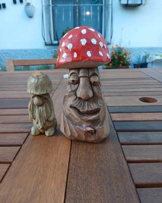 Funghi e Gnomi in Legno Intagliati a Mano 