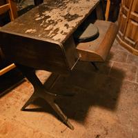 giradischi d'epocaintegrato in un mobiletto