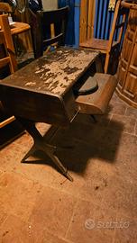 giradischi d'epocaintegrato in un mobiletto