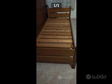 Letto singolo in legno