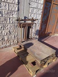 Bilancia bascula antica in ferro