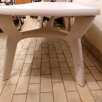  tavolo in plastica 