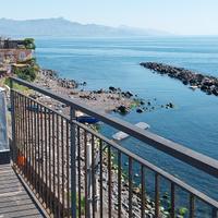 Mansardina fronte mare