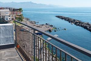 Mansardina fronte mare