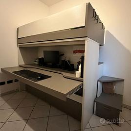 cameretta con letto e scrivania a scomparsa