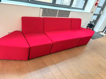 Divanetto rosso per ufficio/ attesa