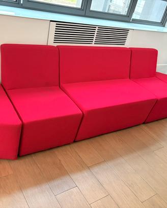 Divanetto rosso per ufficio/ attesa