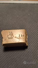 Pezzo di lanciarazzi della ditta Webley & Scott.