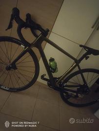 Bici basso full carbon tubless strada/gravel