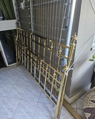 Letto in ottone con rete matrimoniale