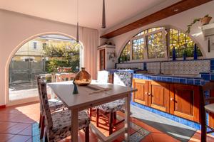 Semindipendente 4 piani con giardino