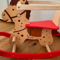 Cavallo a dondolo in legno