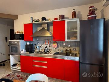 CUCINA CON ELETTRODOMESTICI INCLUSI