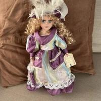 Bambola vintage fatta a mano.