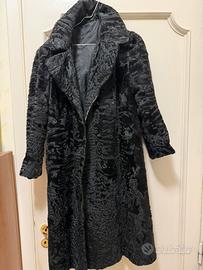 Pelliccia nera di persiano breshvans