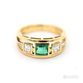 Anello Fascia in Oro Giallo con Smeraldo Princess