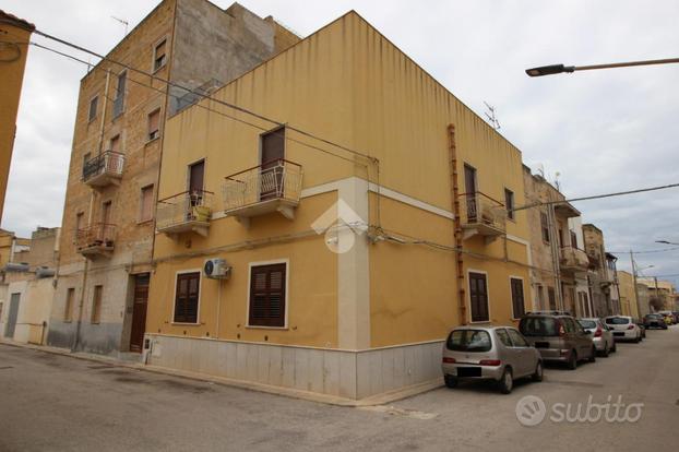 3 LOCALI A ERICE