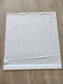 Tende bianche per finestre