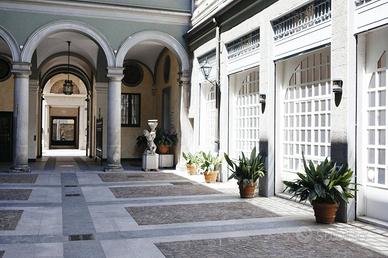Immobile di 240 m² con più di 5 locali a Milano