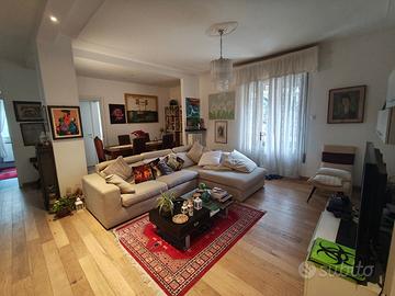 Ampio appartamento con possibilita' di parcheggio