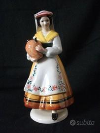 figura di donna in ceramica tipo Lenci