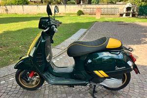 Vespa 300 GPS Sixties Racing Limited Edition