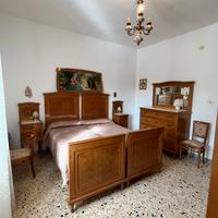 Camera da letto matrimoniale completa.