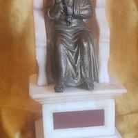 statua bella in ceramica
