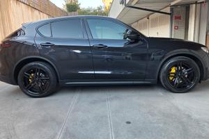 Alfa Stelvio 2.2 AT8 180 cv RWD