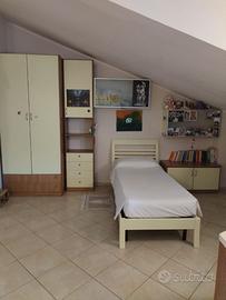 CAMERA RAGAZZI COME NUOVA COMPLETA