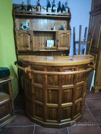 mobile bar in legno chiaro 