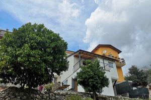 Casa indipendente con giardino vicino al mare