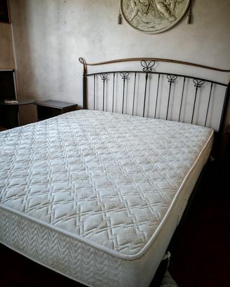 letto matrimoniale in ferro battuto con materasso 