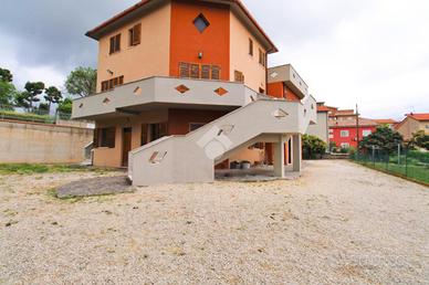 VILLA SINGOLA A CASTELFIDARDO