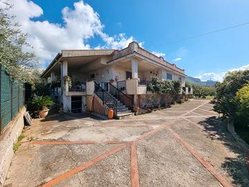 Villa indipendente a pochi passi dal centro