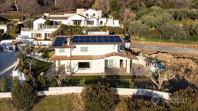 VILLA SINGOLA A PADENGHE SUL GARDA