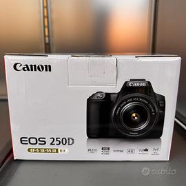 Canon EOS 250 D NUOVA, MAI USATA