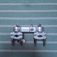 Morsetto doppio per batteria acustica