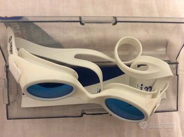 Occhialini per il nuoto