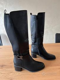 Stivali donna numero 38 in Ecopelle e Maglia