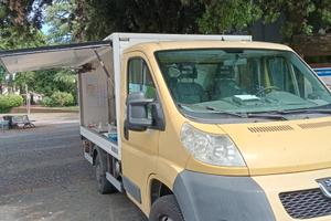 Furgone Peugeot isotermico