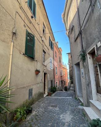 3 LOCALI A SUBIACO